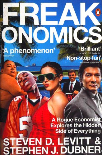 Cover of Freakonomics by Steven D. Levitt, Stephen J. Dubner, Andrea Montero Cusset